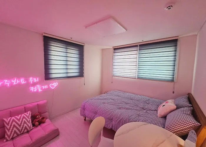 Urban Terrace House アパート